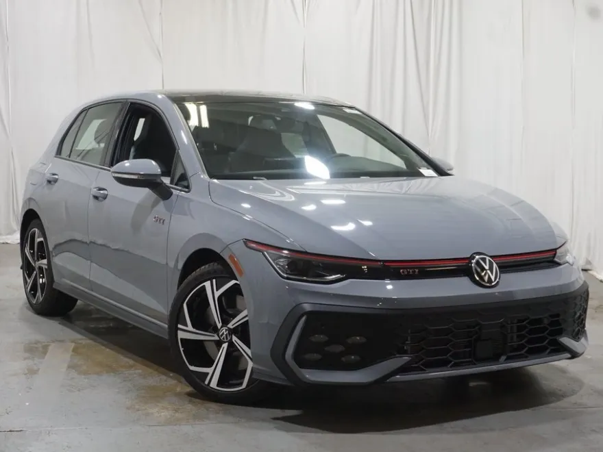 2025 Volkswagen Golf GTI SE photo 1