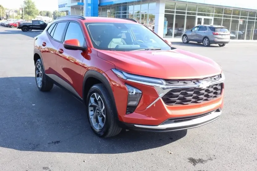 2024 Chevrolet Trax LT photo 1