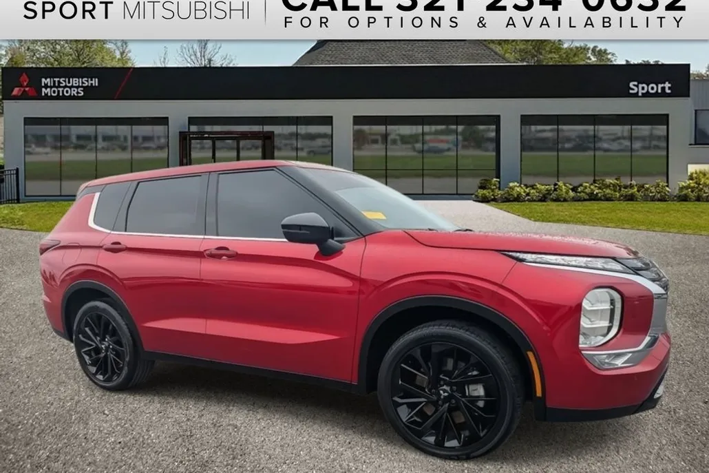2025 Mitsubishi Outlander SE photo 1
