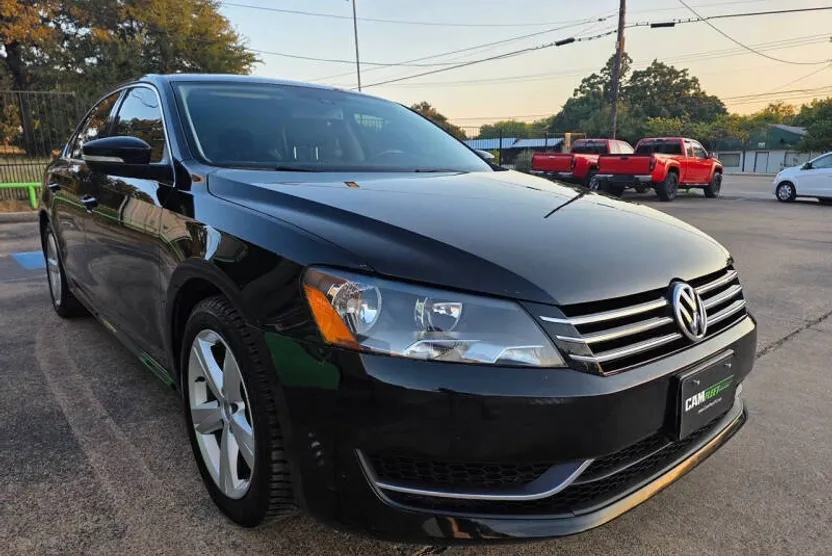 2013 Volkswagen Passat SE photo 1