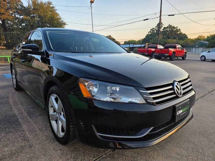 2013 Volkswagen Passat SE photo 1