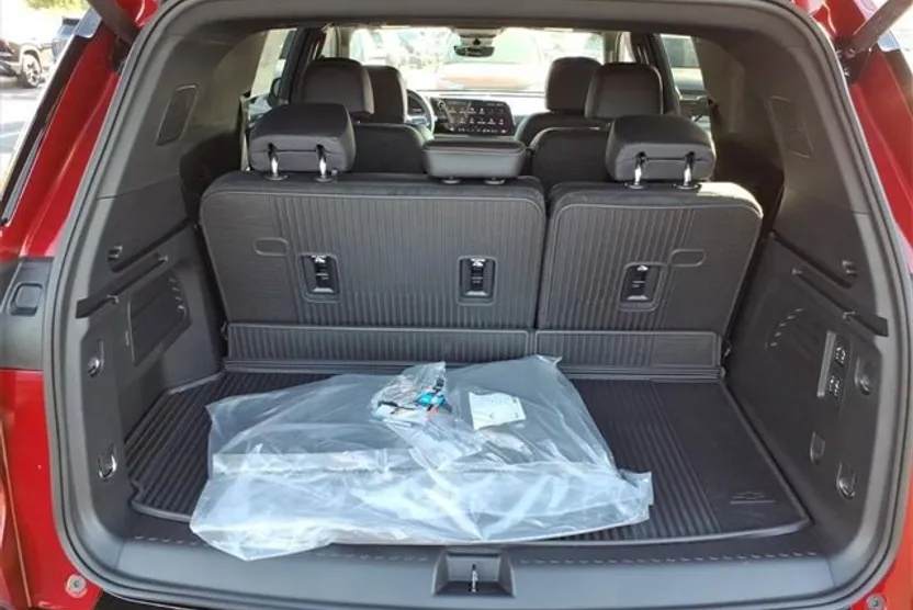 2026 Chevrolet Traverse High Country photo 1