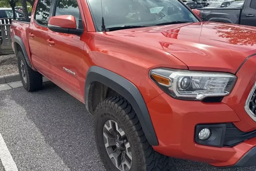 2018 Toyota Tacoma TRD 4x4 photo 1