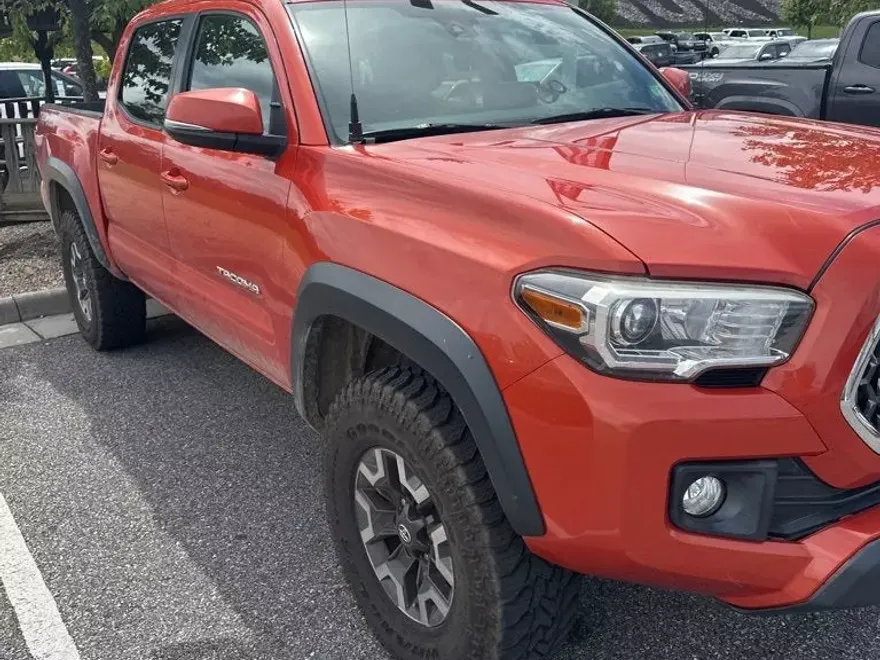 2018 Toyota Tacoma TRD 4x4 photo 1