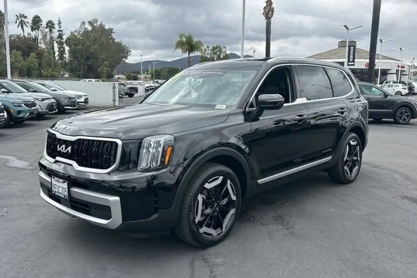 2023 Kia Telluride EX photo 1