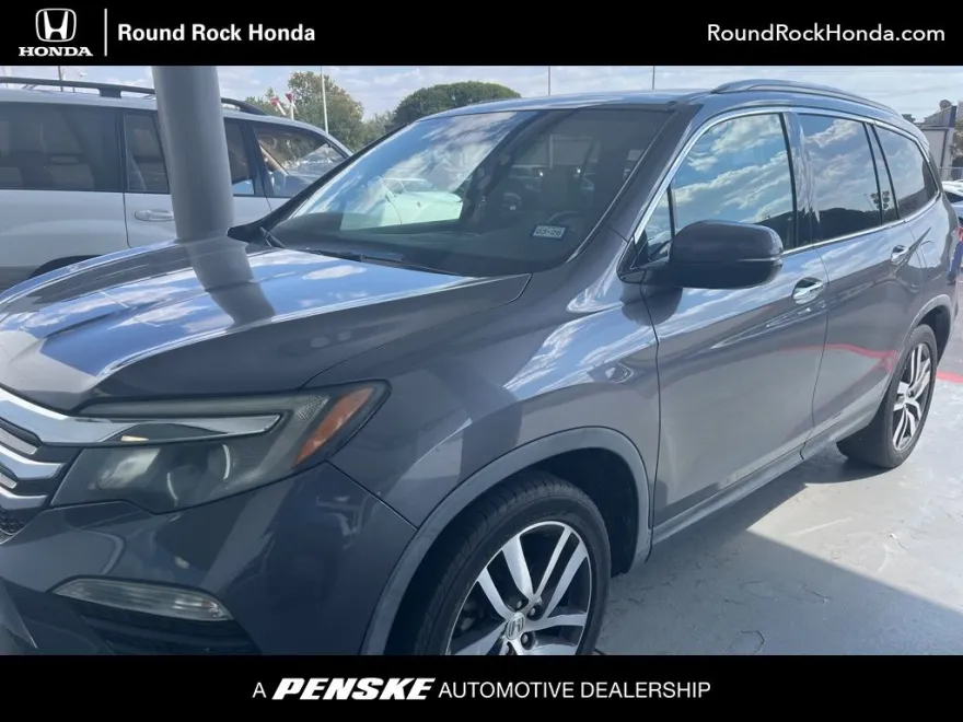 2017 Honda Pilot Touring photo 1