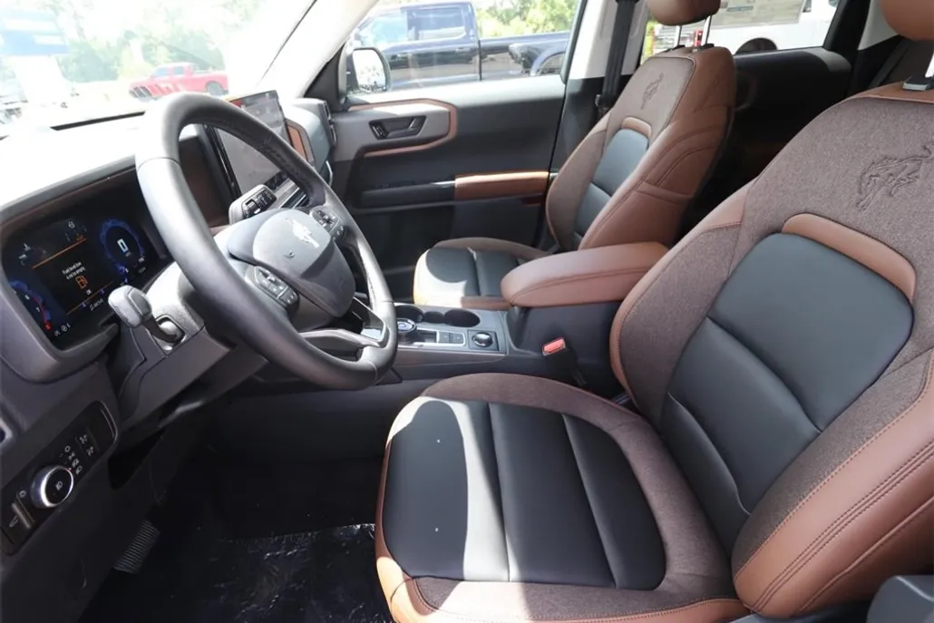 2025 Ford Bronco Sport Outer Banks photo 1