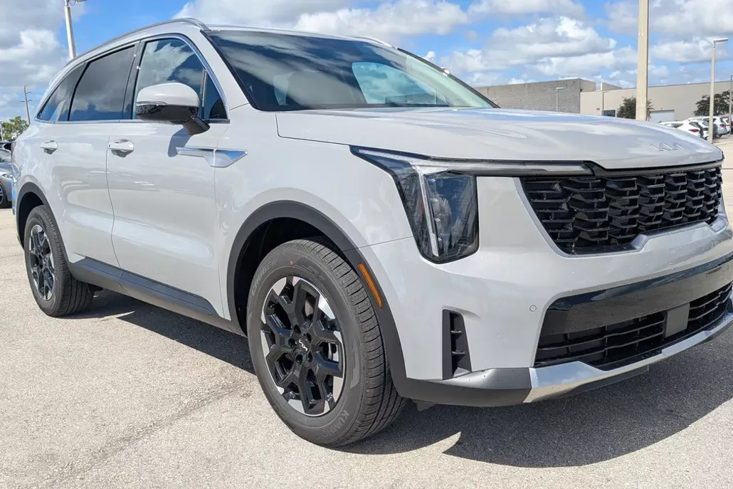 2026 Kia Sorento S photo 1