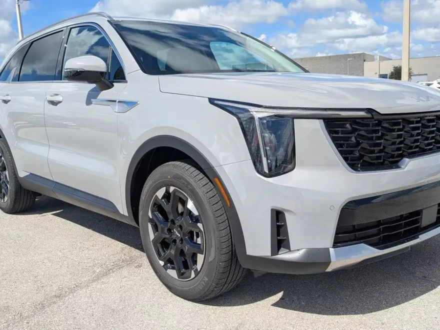 2026 Kia Sorento S photo 1
