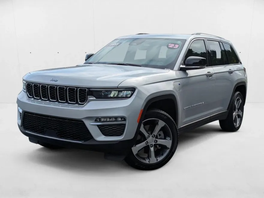 2023 Jeep Cherokee 80th Anniversary Edition photo 1