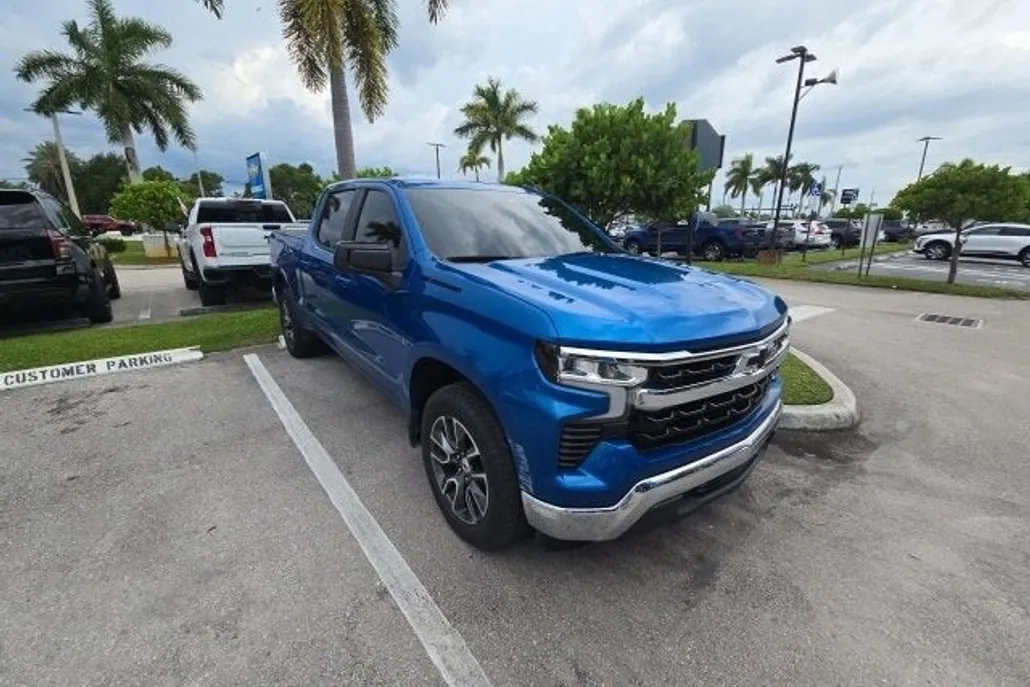 2022 Chevrolet Silverado 1500 LT photo 1