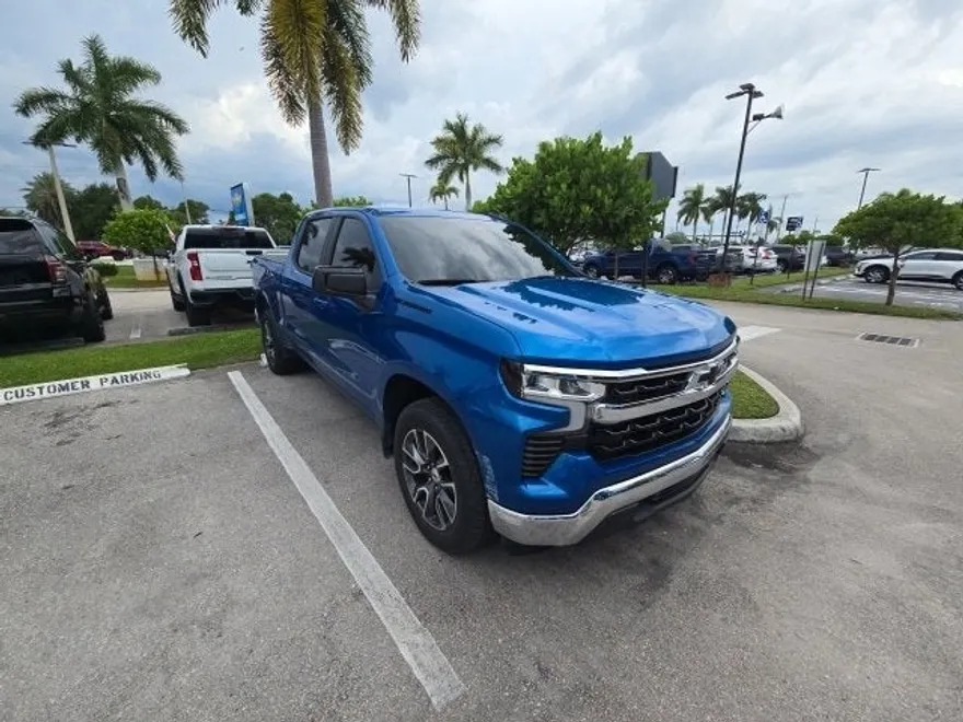 2022 Chevrolet Silverado 1500 LT photo 1