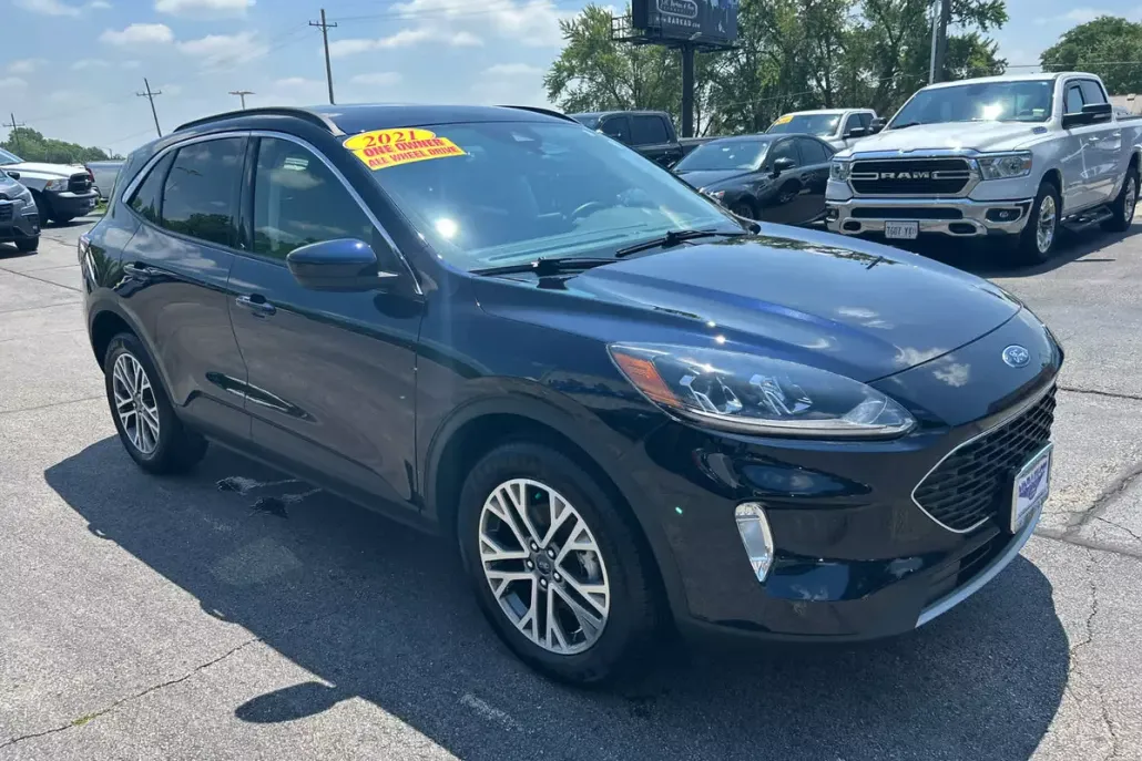 2021 Ford Escape SEL photo 1