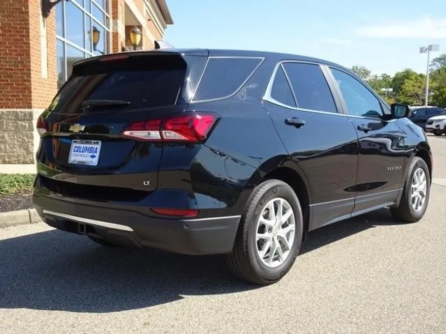 2022 Chevrolet Equinox LT photo 1