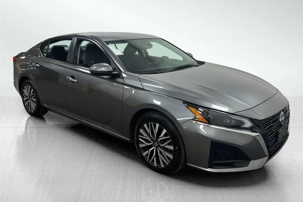 2023 Nissan Altima 2.5 SV photo 1