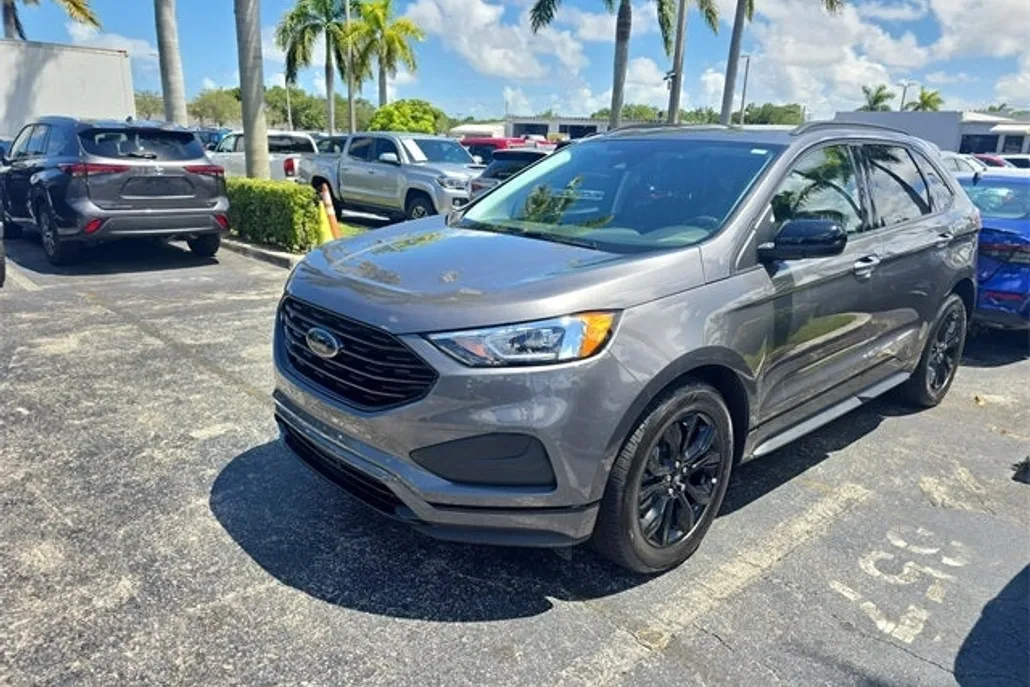 2023 Ford Edge SE photo 1
