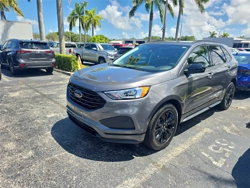 2023 Ford Edge SE photo 1