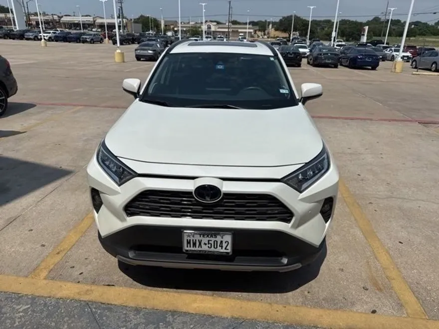 2020 Toyota RAV4 Limited photo 1