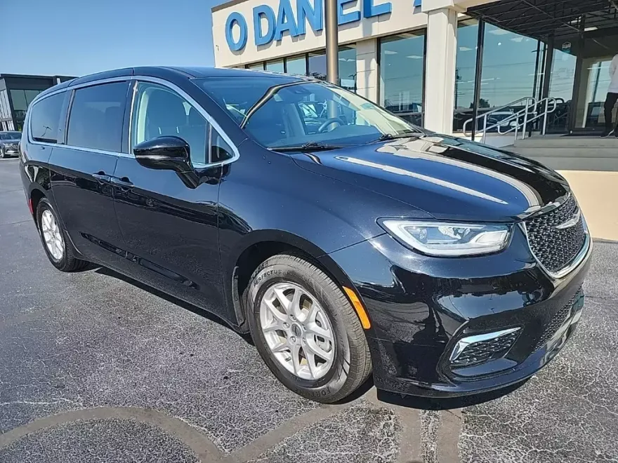 2024 Chrysler Pacifica Touring L photo 1