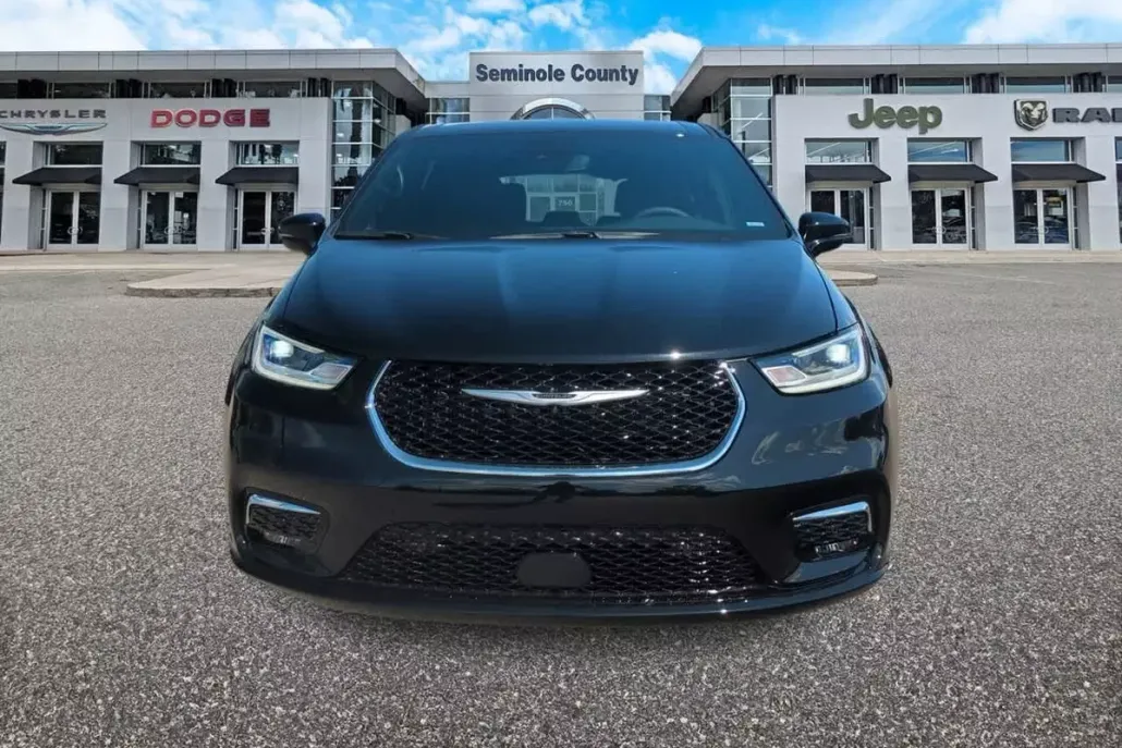 2026 Chrysler Pacifica photo 1