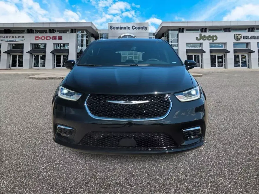 2026 Chrysler Pacifica photo 1