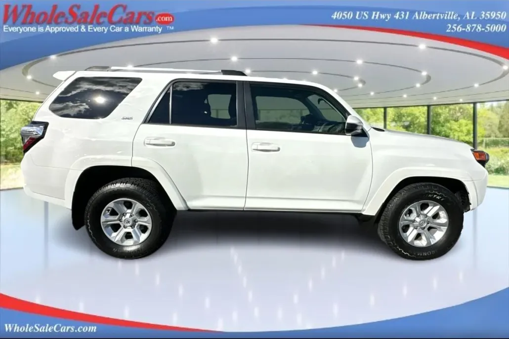 2022 Toyota 4Runner SR5 photo 1