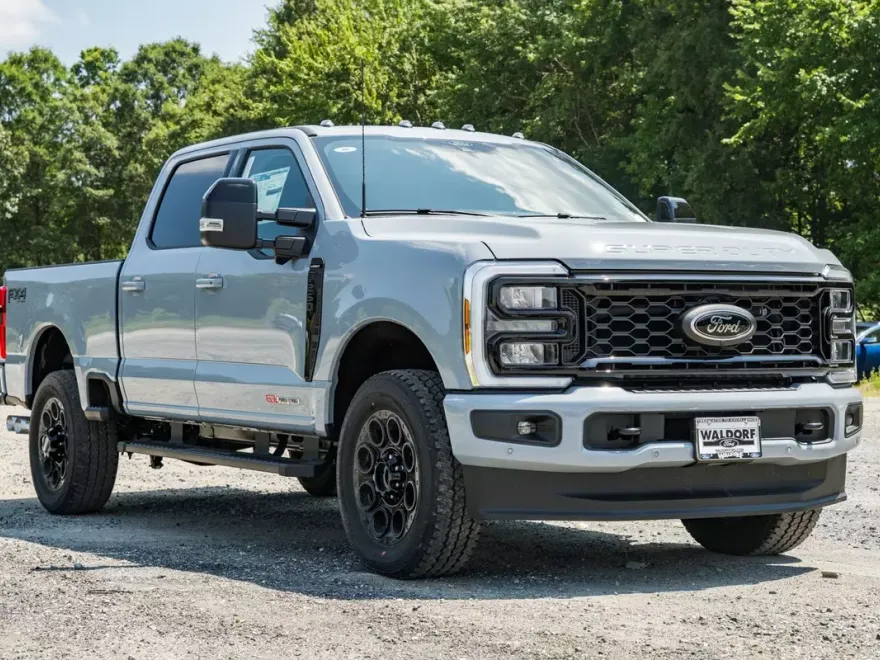 2025 Ford F-250 Lariat photo 1