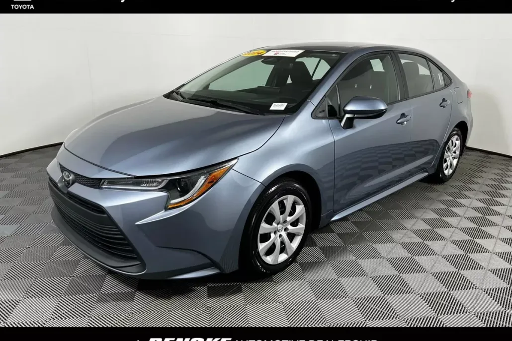 2024 Toyota Corolla LE photo 1