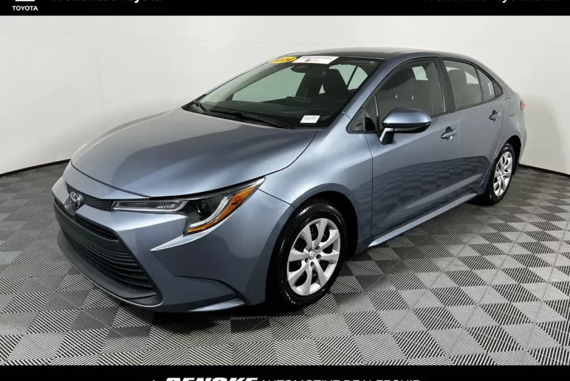 2024 Toyota Corolla LE photo 1