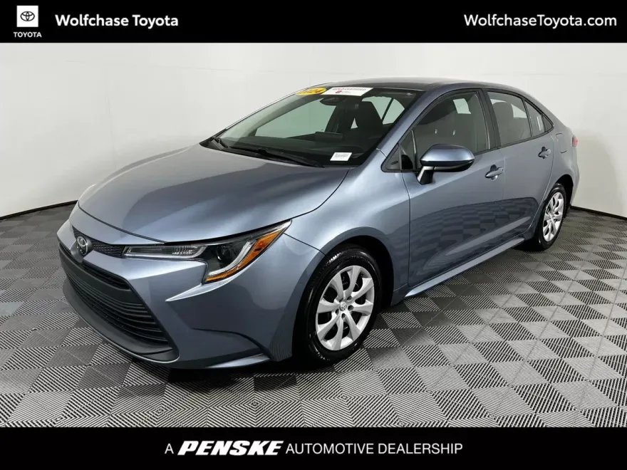 2024 Toyota Corolla LE photo 1