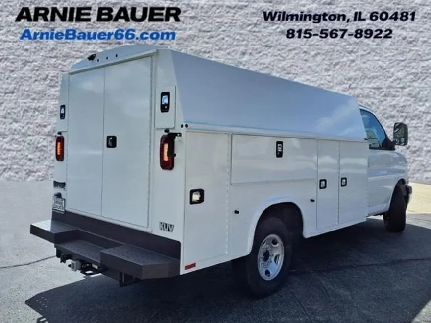 2025 Chevrolet Express Cutaway 3500 photo 1