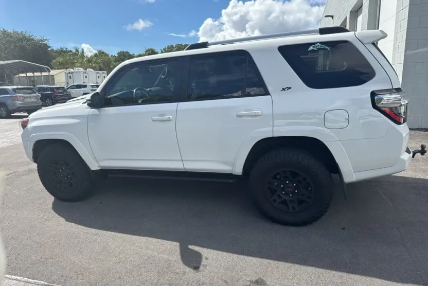 2023 Toyota 4Runner SR5 Premium photo 1
