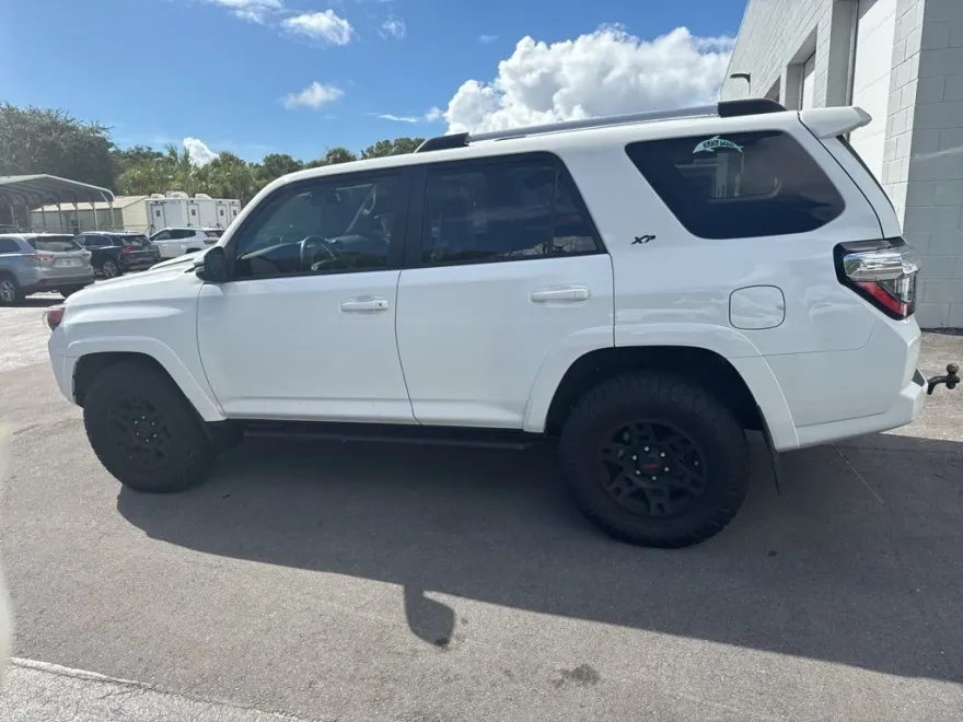 2023 Toyota 4Runner SR5 Premium photo 1