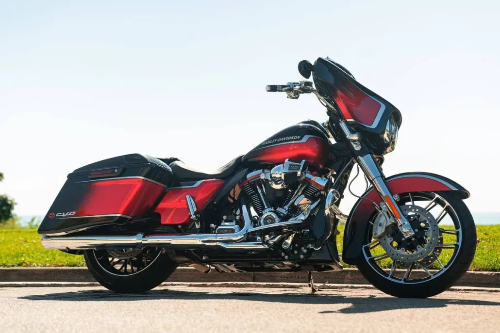 2021 Harley Davidson CVO Street Glide photo 1