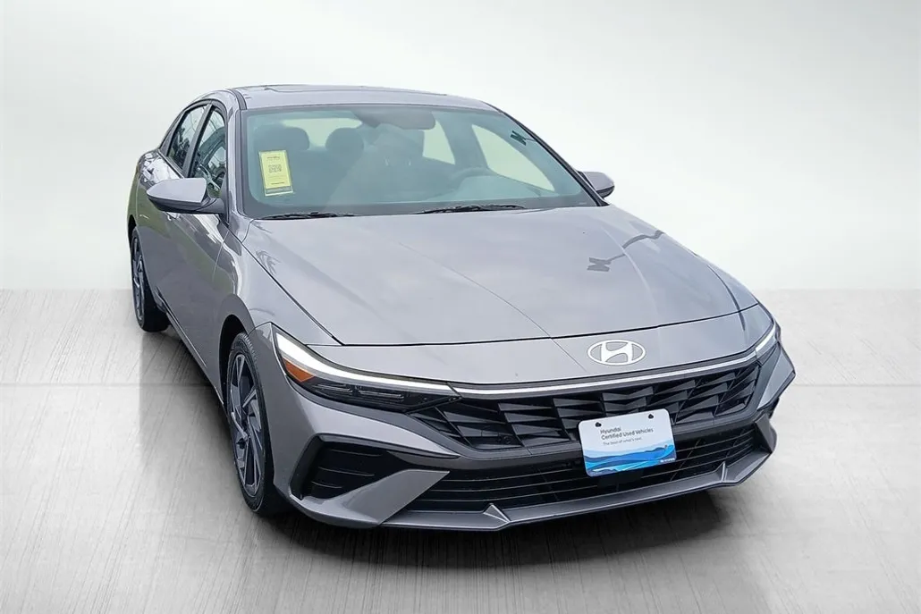 2024 Hyundai Elantra SEL photo 1