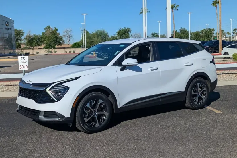 2024 Kia Sportage EX photo 1