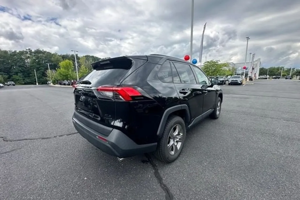 2022 Toyota RAV4 Hybrid XLE photo 1