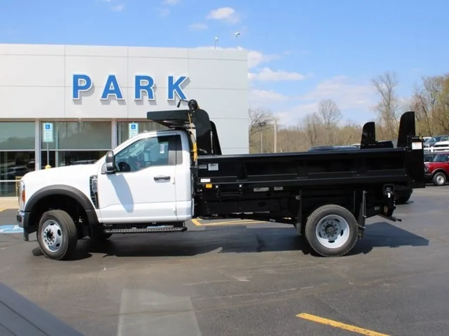 2025 Ford F-550 photo 1