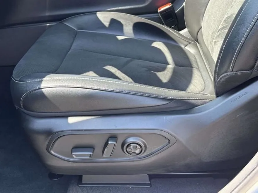 2024 Jeep Grand Cherokee Laredo photo 1