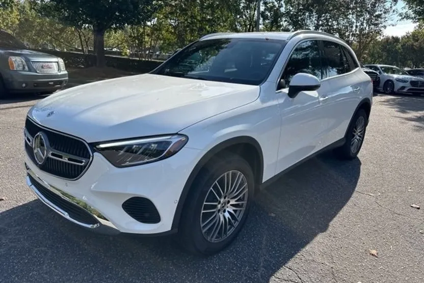 2025 Mercedes Benz GLC 300 photo 1