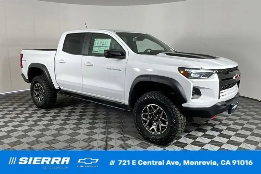 2025 Chevrolet Colorado ZR2 photo 1