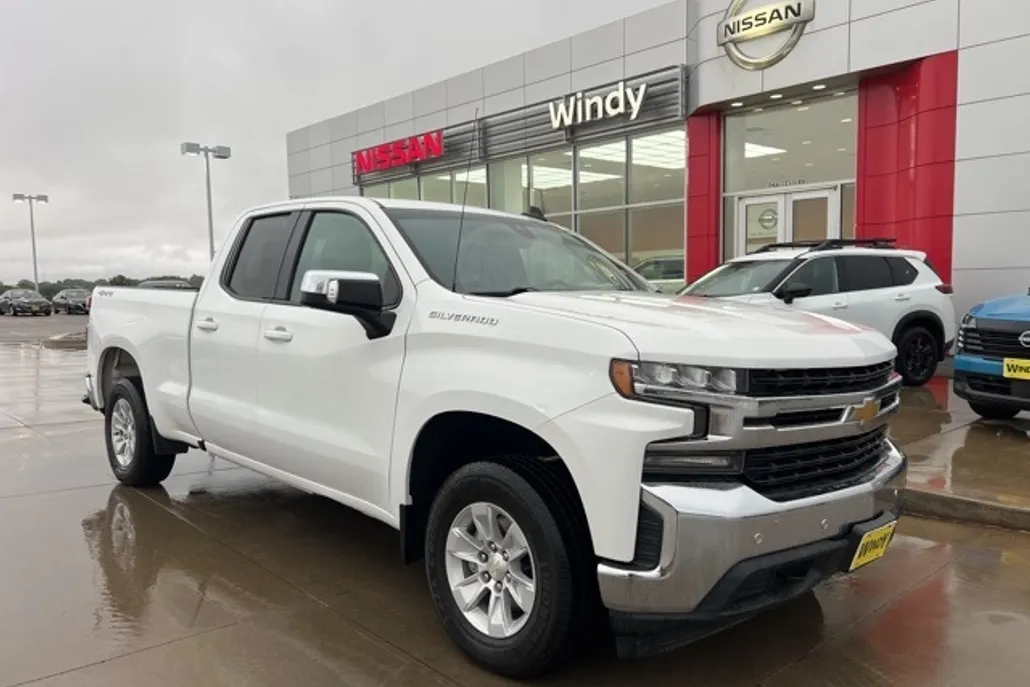 2020 Chevrolet Silverado 1500 LT photo 1