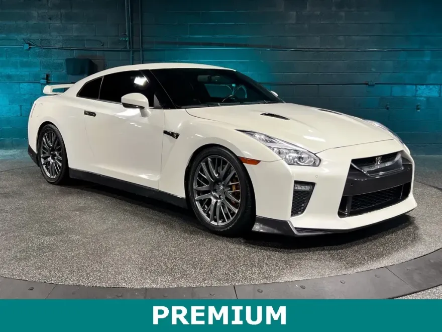 2017 Nissan GT-R Premium photo 1
