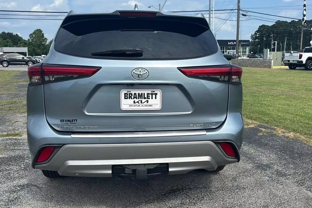 2021 Toyota Highlander Platinum photo 1