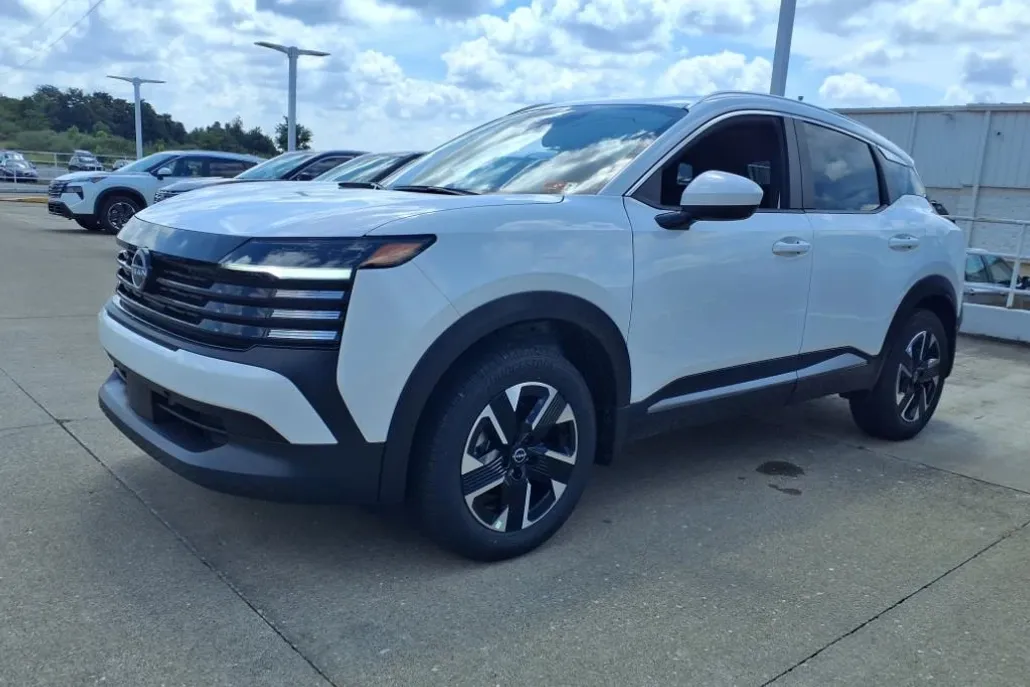 2025 Nissan Kicks SV photo 1