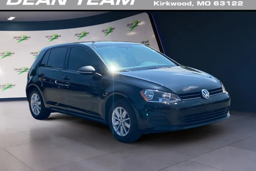 2017 Volkswagen Golf S photo 1