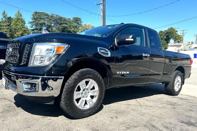 2017 Nissan Titan S King Cab photo 1