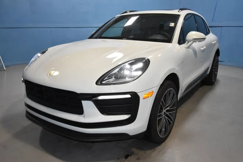 2025 Porsche Macan Base photo 1