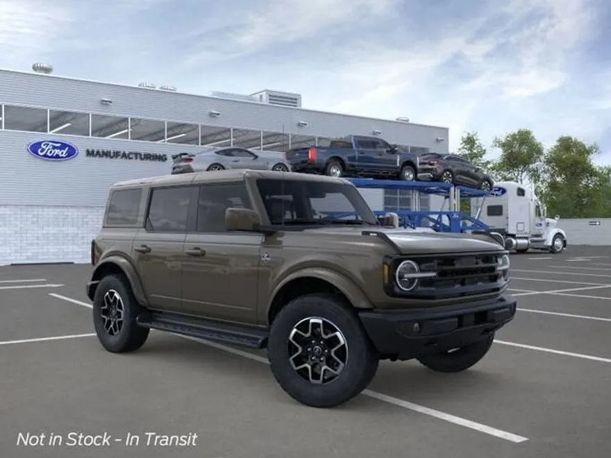2025 Ford Bronco Outer Banks photo 1