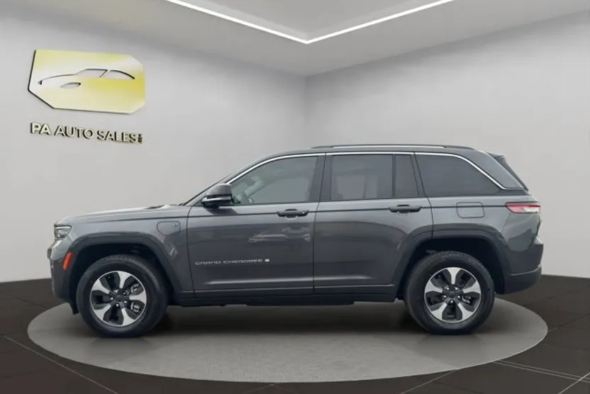 2022 Jeep Cherokee Limited 4xe photo 1